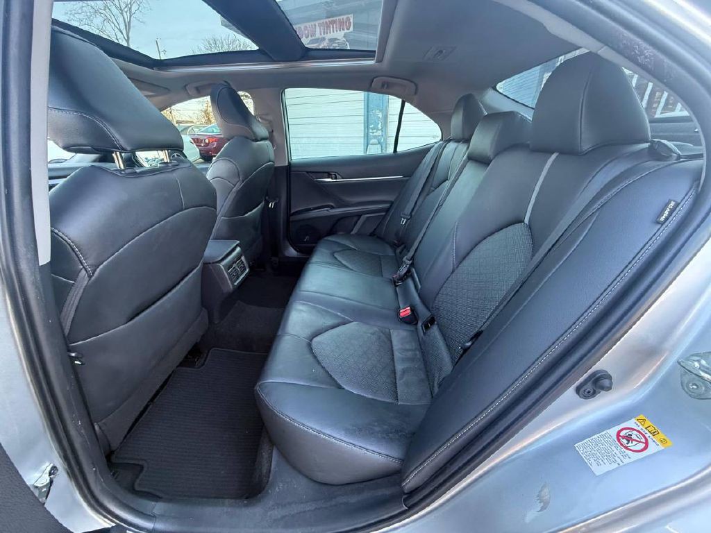 2019 Toyota Camry Image 19