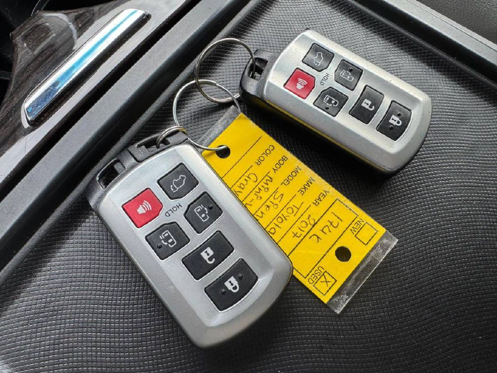 2017 Toyota Sienna Image 22