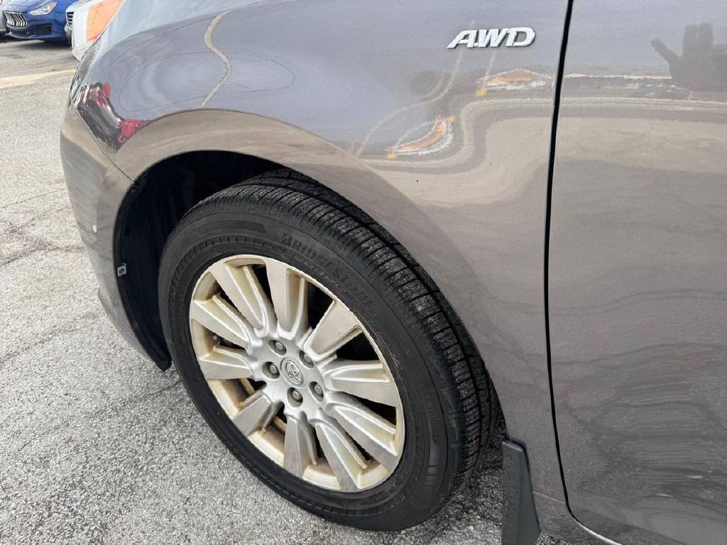 2017 Toyota Sienna Image 23