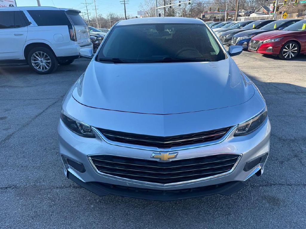 2016 Chevrolet Malibu Image 2