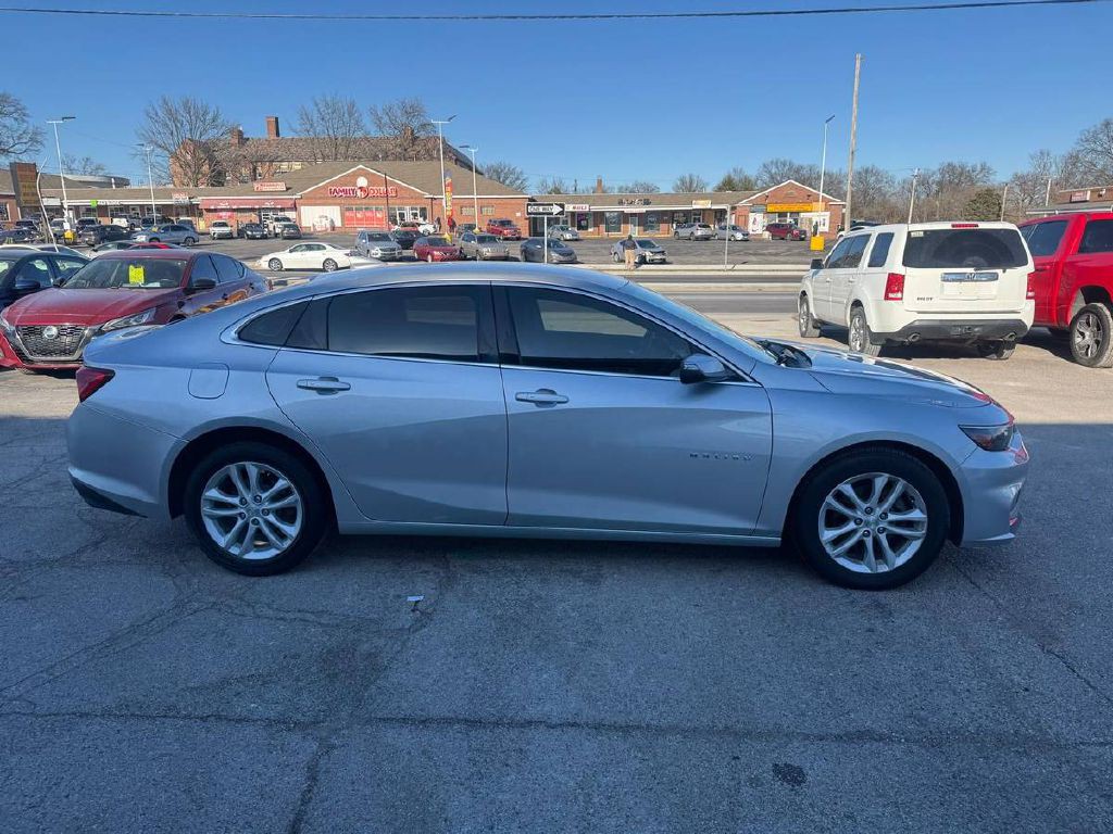 2016 Chevrolet Malibu Image 4