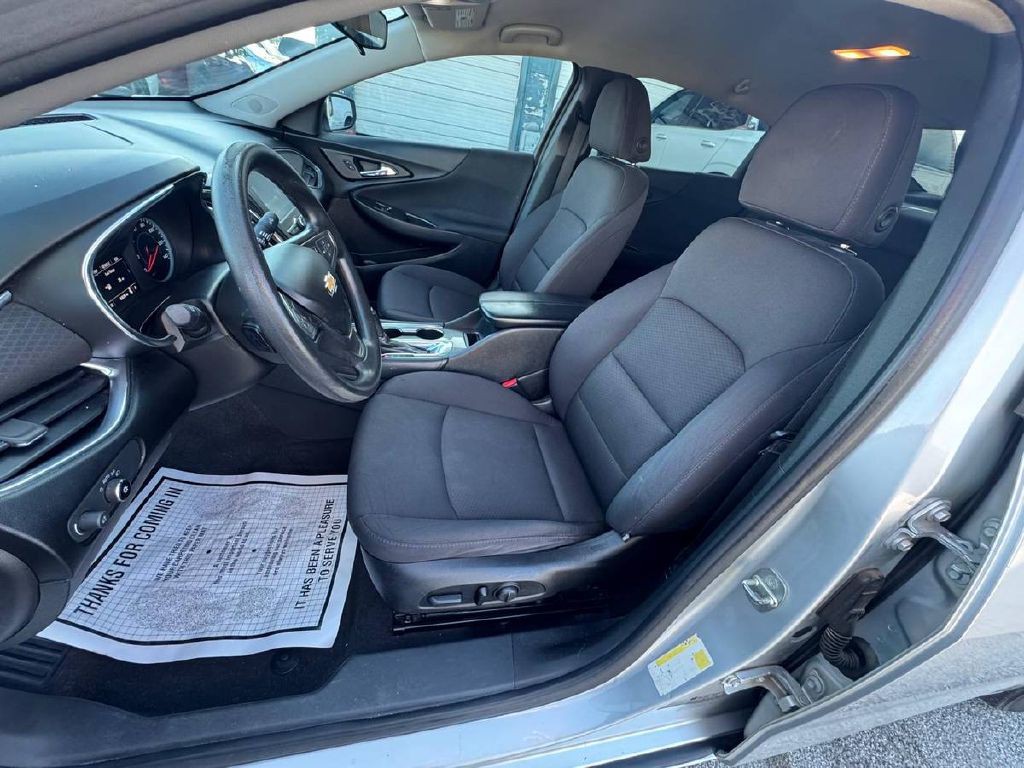 2016 Chevrolet Malibu Image 9