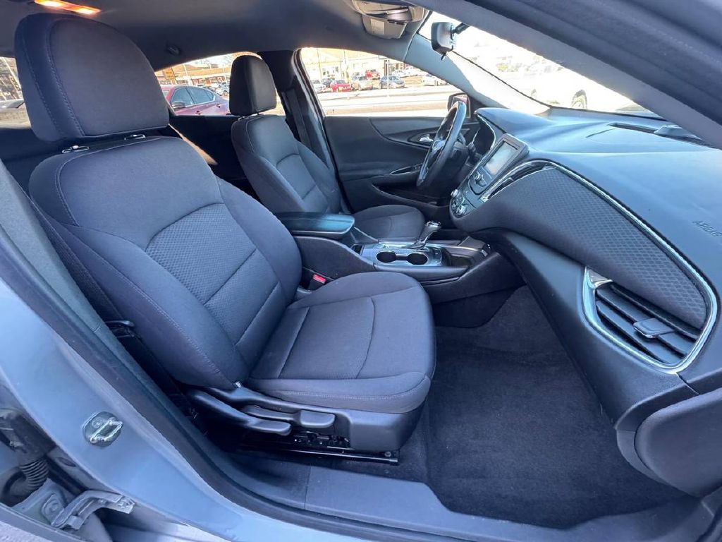 2016 Chevrolet Malibu Image 11