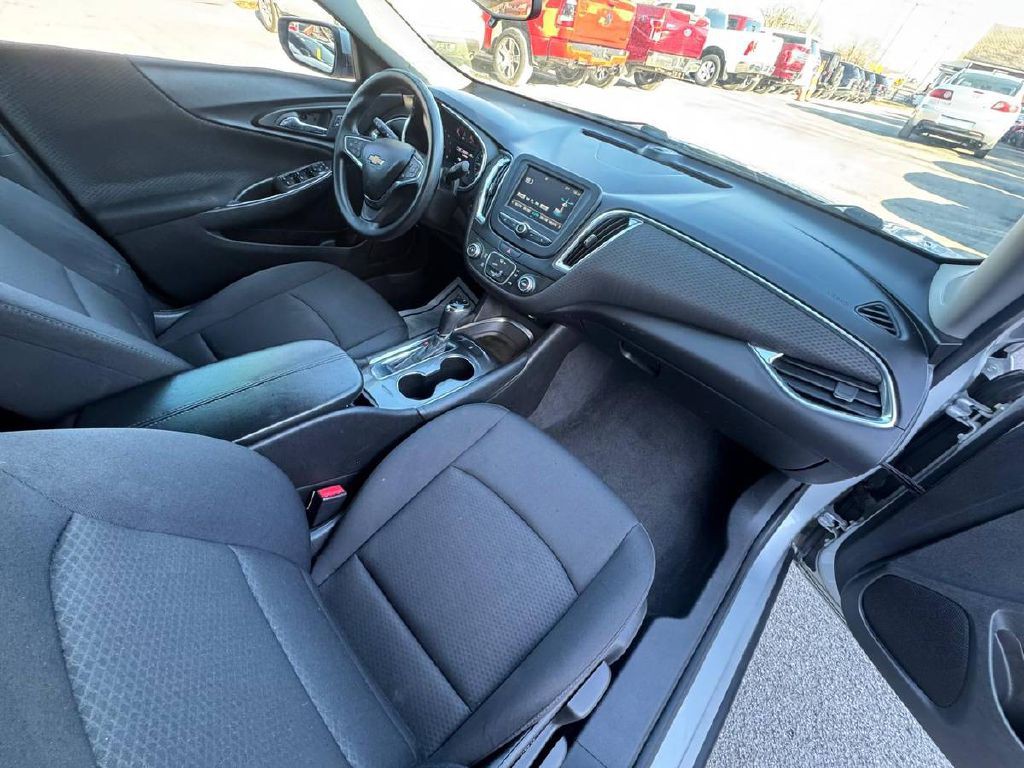 2016 Chevrolet Malibu Image 12