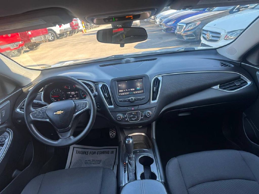 2016 Chevrolet Malibu Image 16