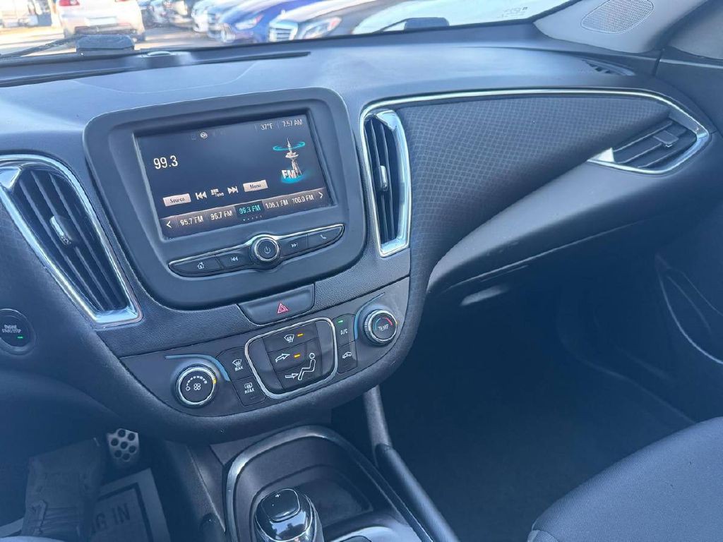 2016 Chevrolet Malibu Image 17