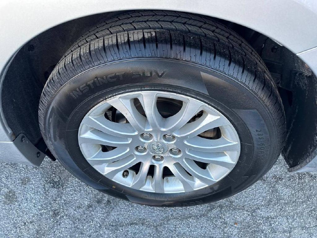 2011 Toyota Sienna Image 20