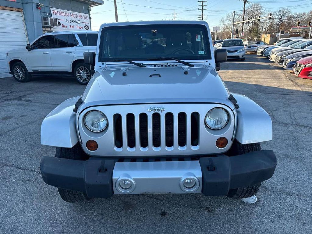 2011 Jeep Wrangler Unlimited Image 2