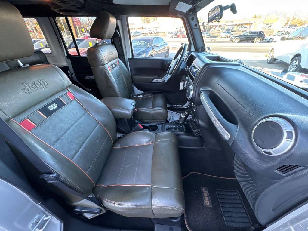 2011 Jeep Wrangler Unlimited Image 12