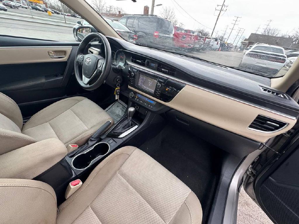 2016 Toyota Corolla Image 12