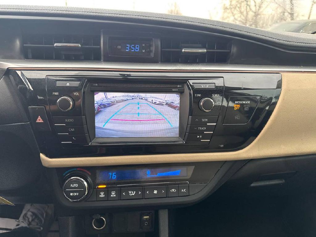 2016 Toyota Corolla Image 18