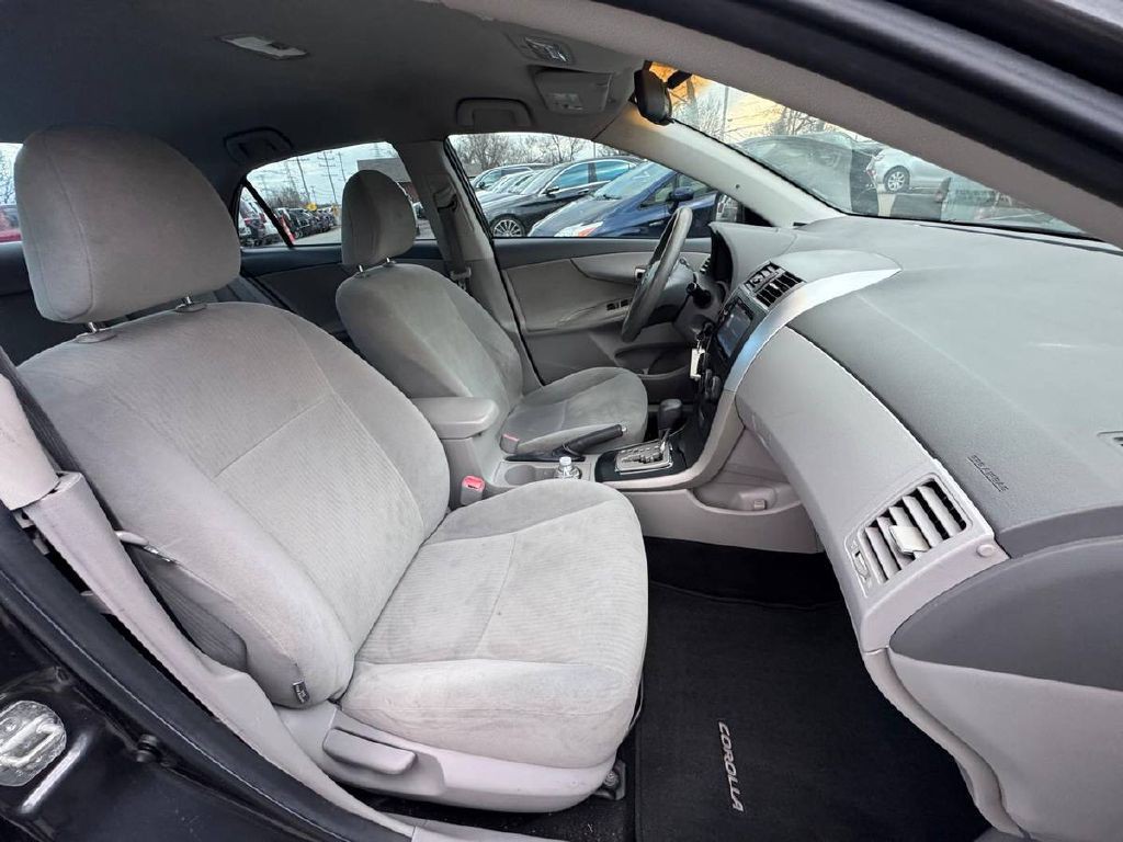 2010 Toyota Corolla Image 11