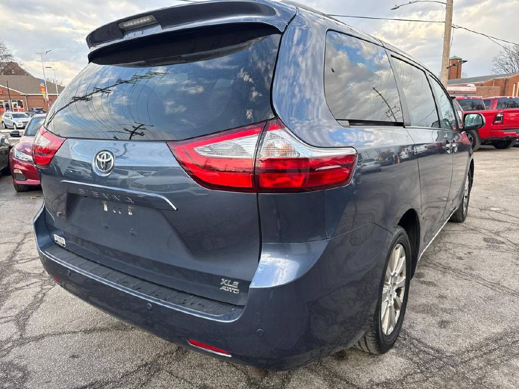 2015 Toyota Sienna Image 6