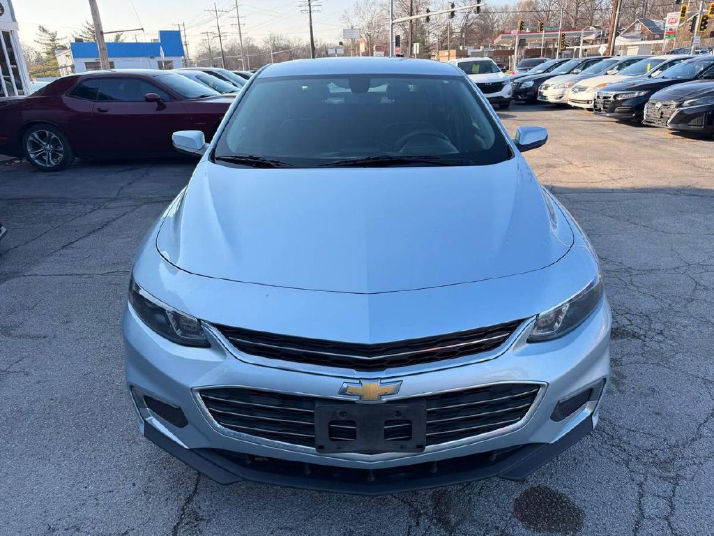 2018 Chevrolet Malibu Image 2