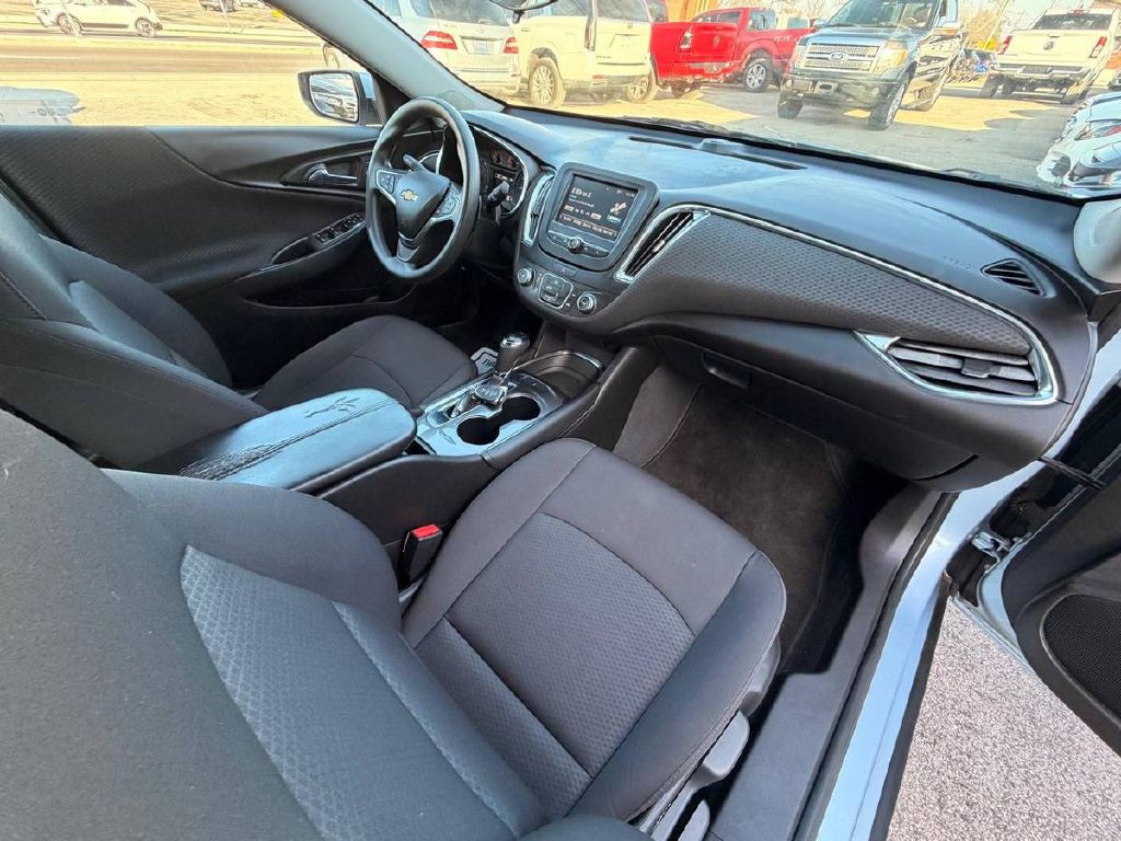 2018 Chevrolet Malibu Image 11