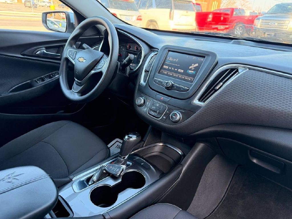 2018 Chevrolet Malibu Image 12
