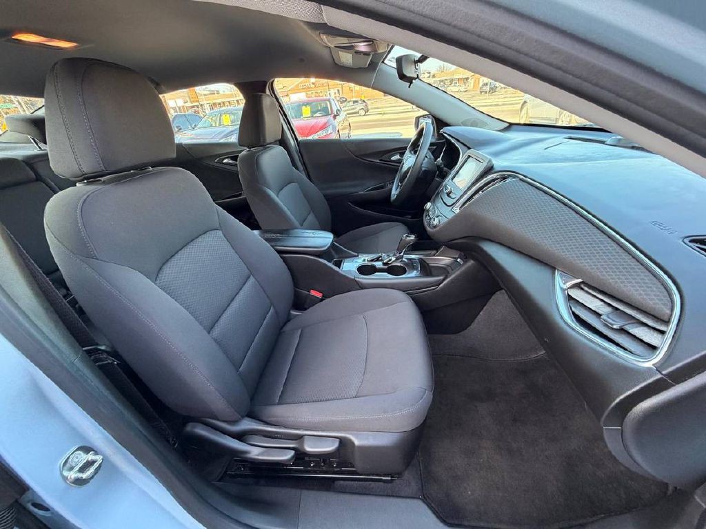 2018 Chevrolet Malibu Image 13