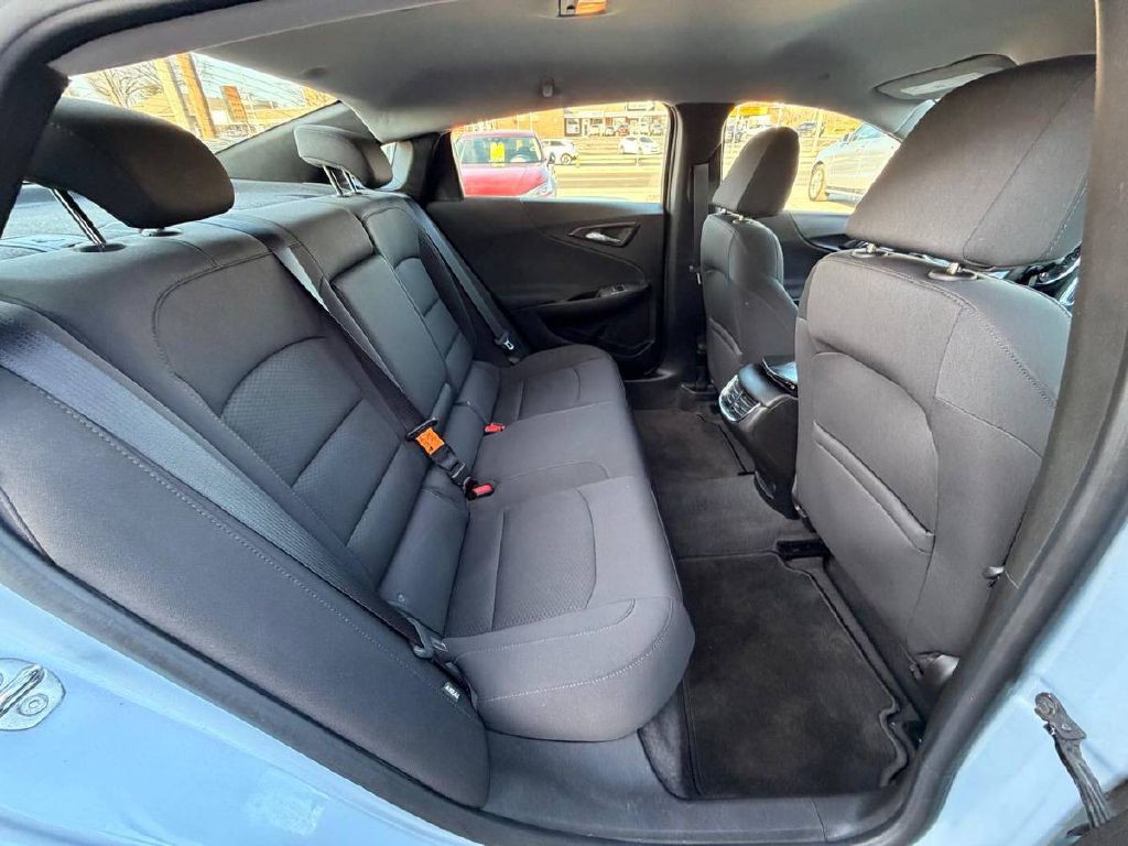 2018 Chevrolet Malibu Image 14