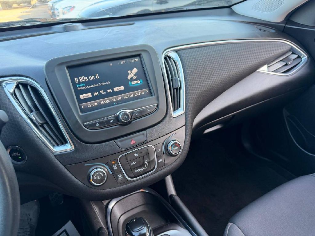 2018 Chevrolet Malibu Image 16