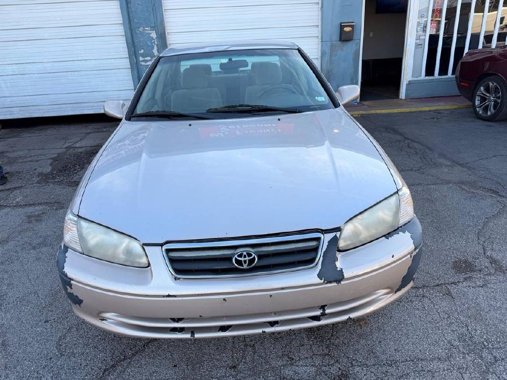 2000 Toyota Camry Image 2