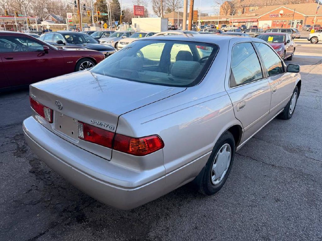 2000 Toyota Camry Image 6