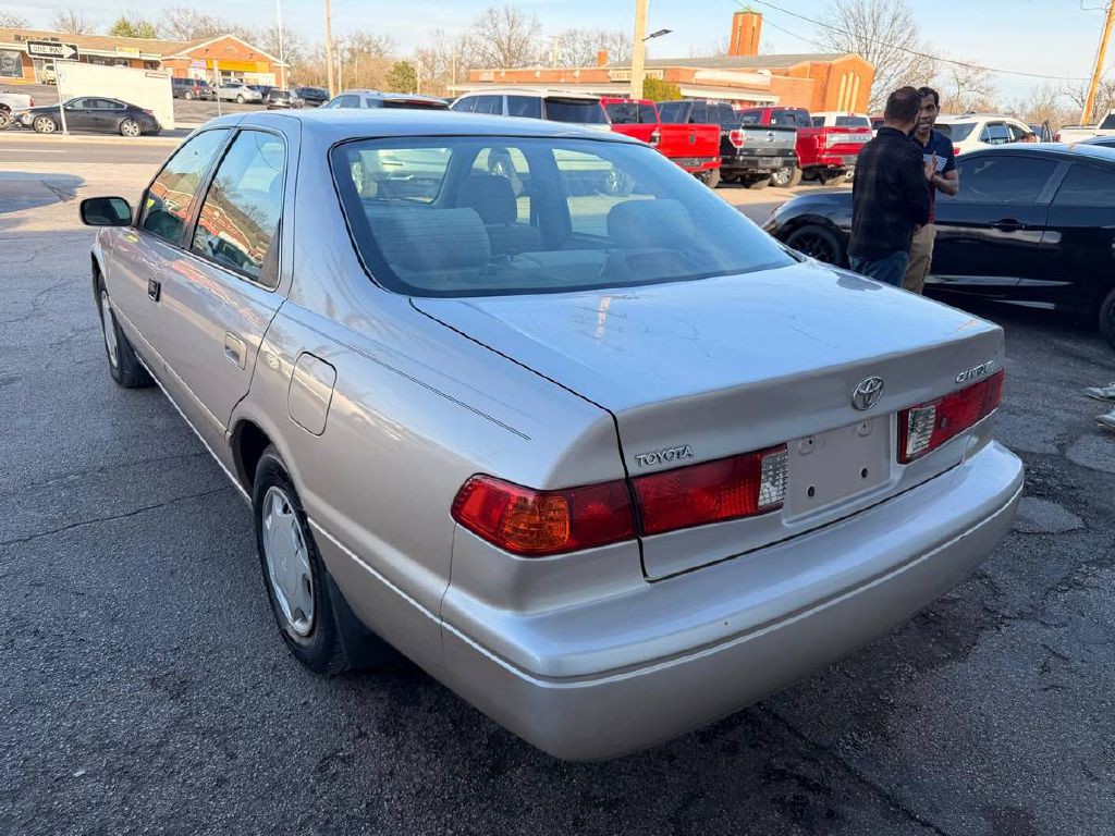 2000 Toyota Camry Image 8