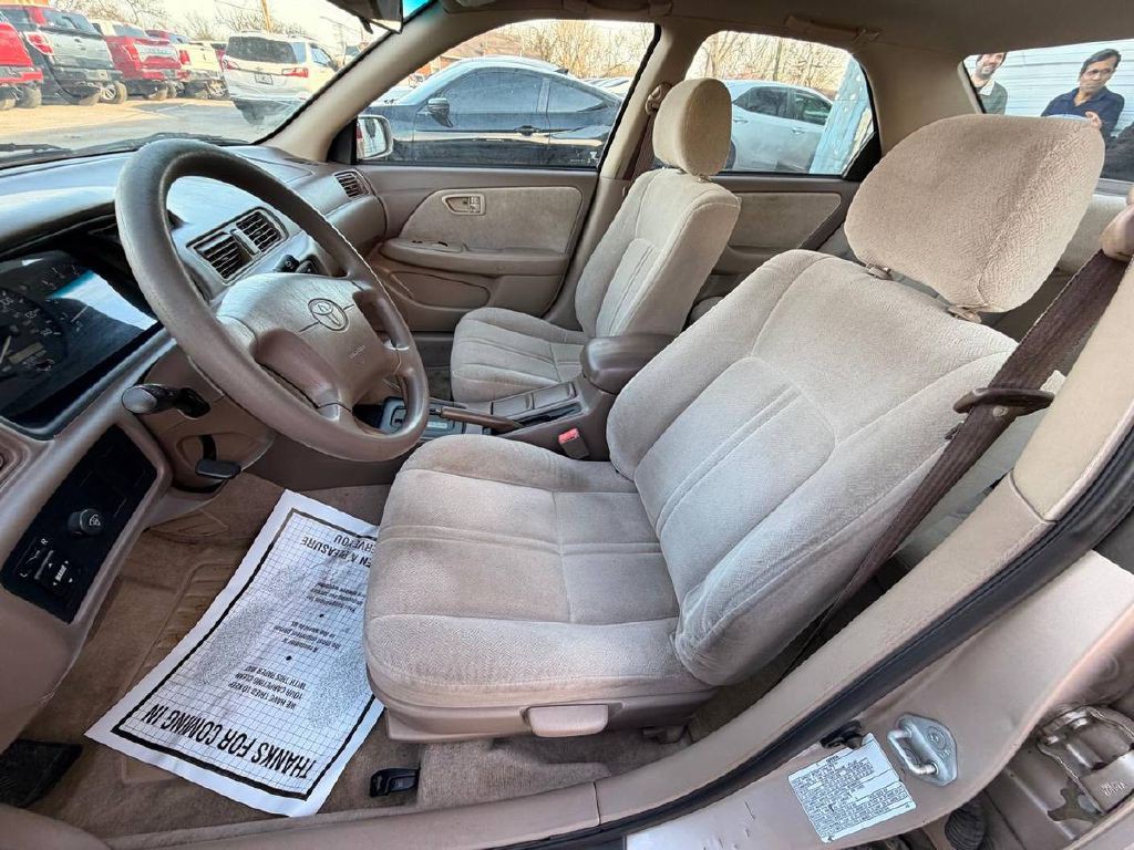 2000 Toyota Camry Image 9