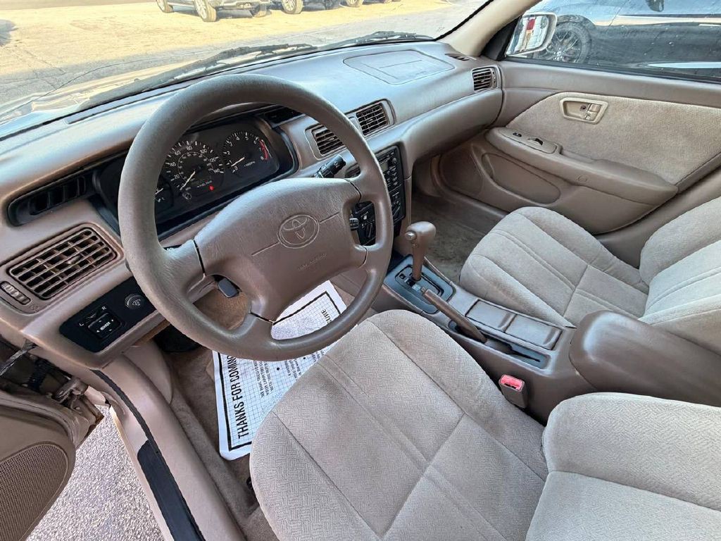 2000 Toyota Camry Image 10
