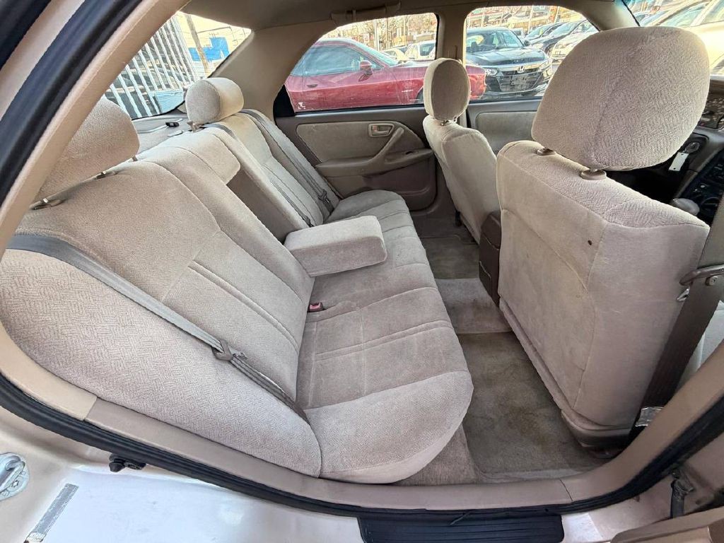 2000 Toyota Camry Image 13