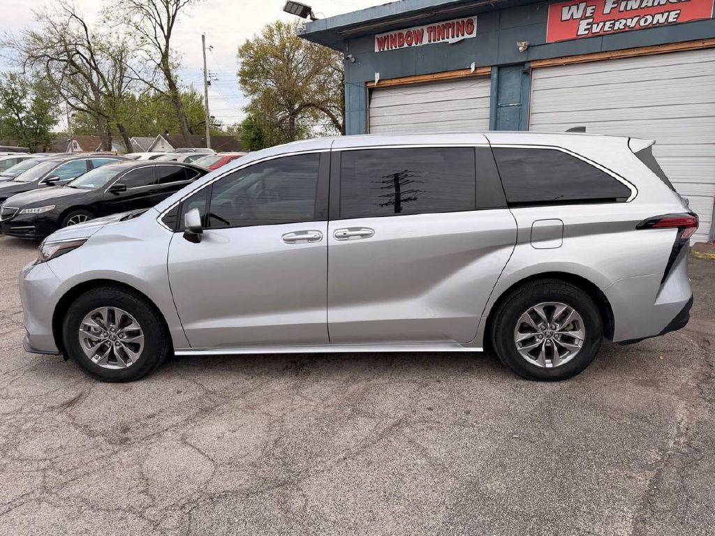 2022 Toyota Sienna Image 5