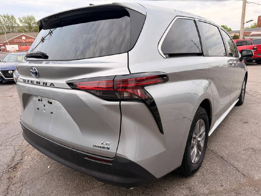 2022 Toyota Sienna Image 6