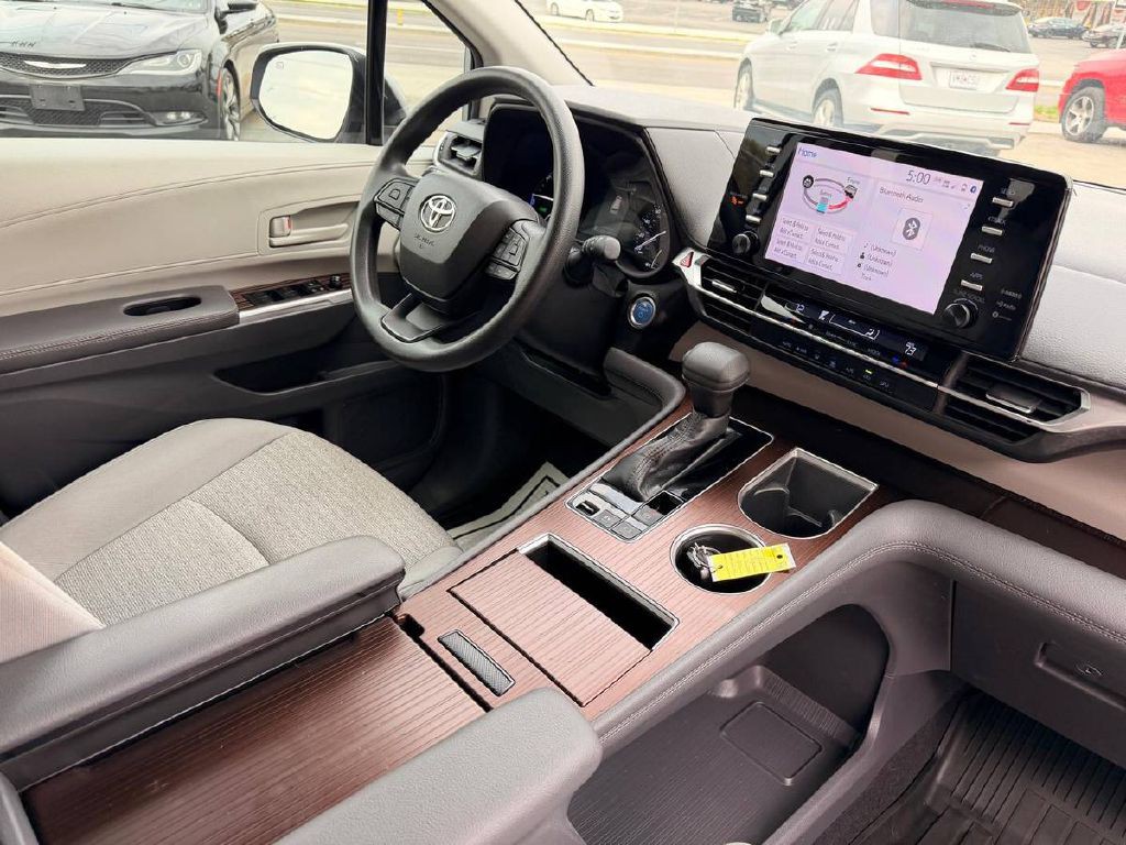 2022 Toyota Sienna Image 9