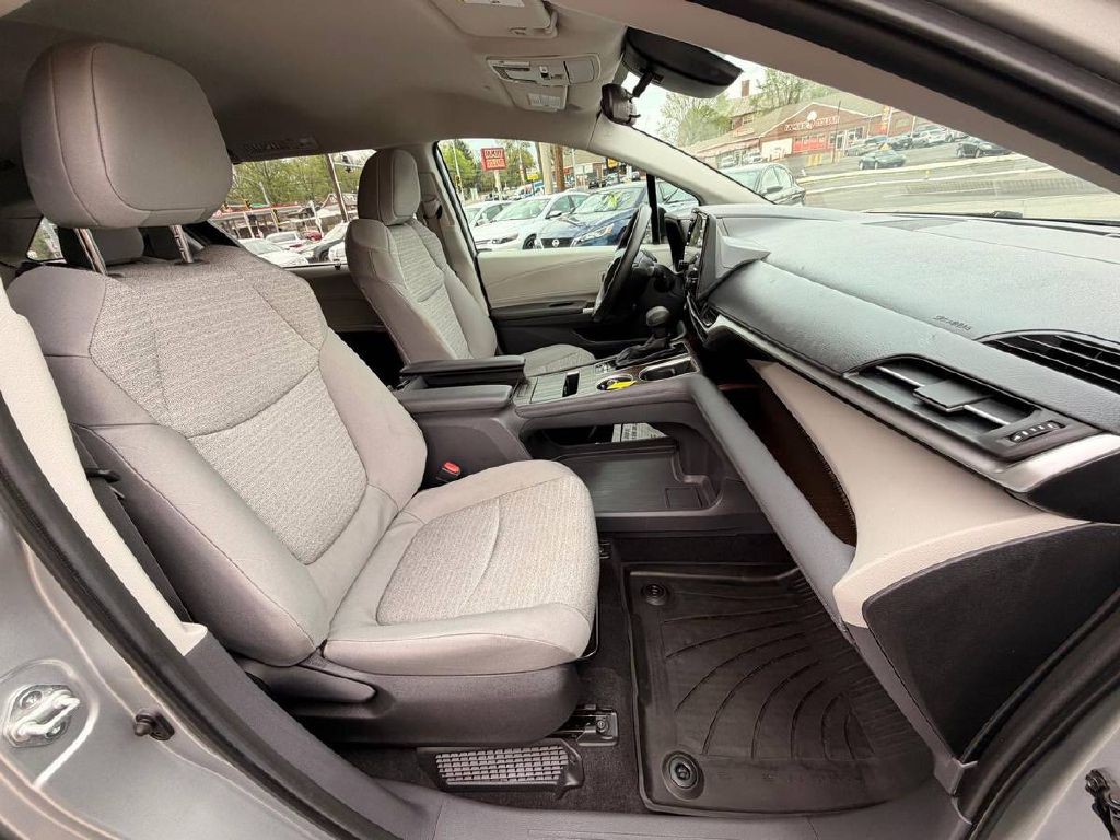2022 Toyota Sienna Image 11