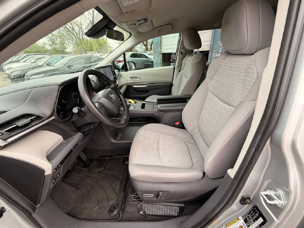 2022 Toyota Sienna Image 13