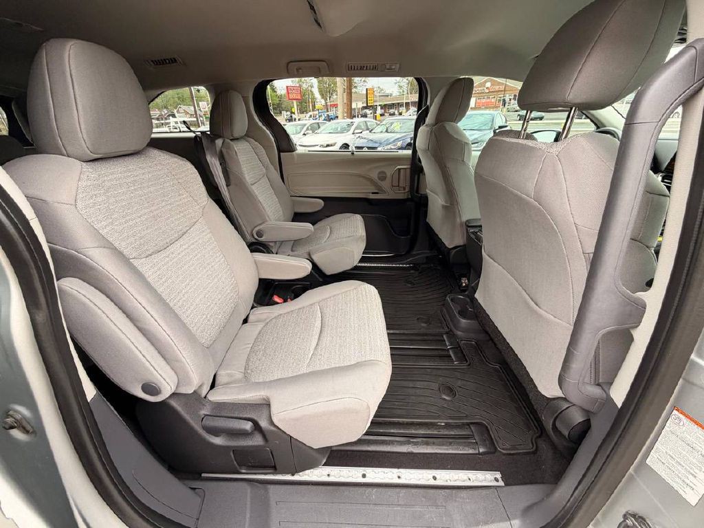 2022 Toyota Sienna Image 14