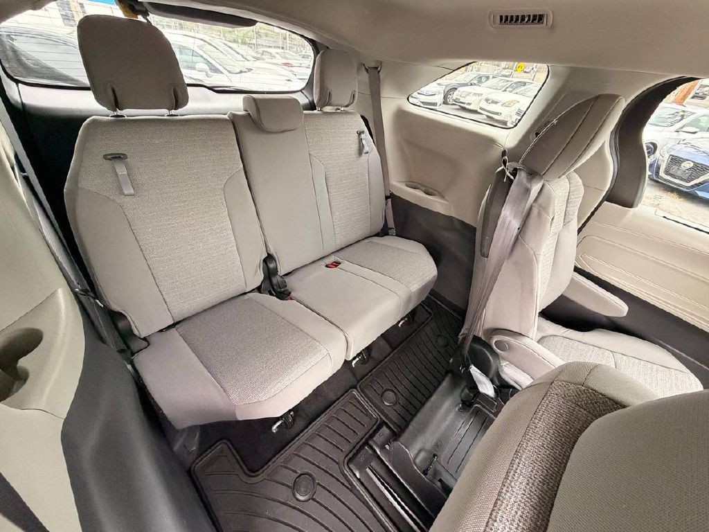 2022 Toyota Sienna Image 15