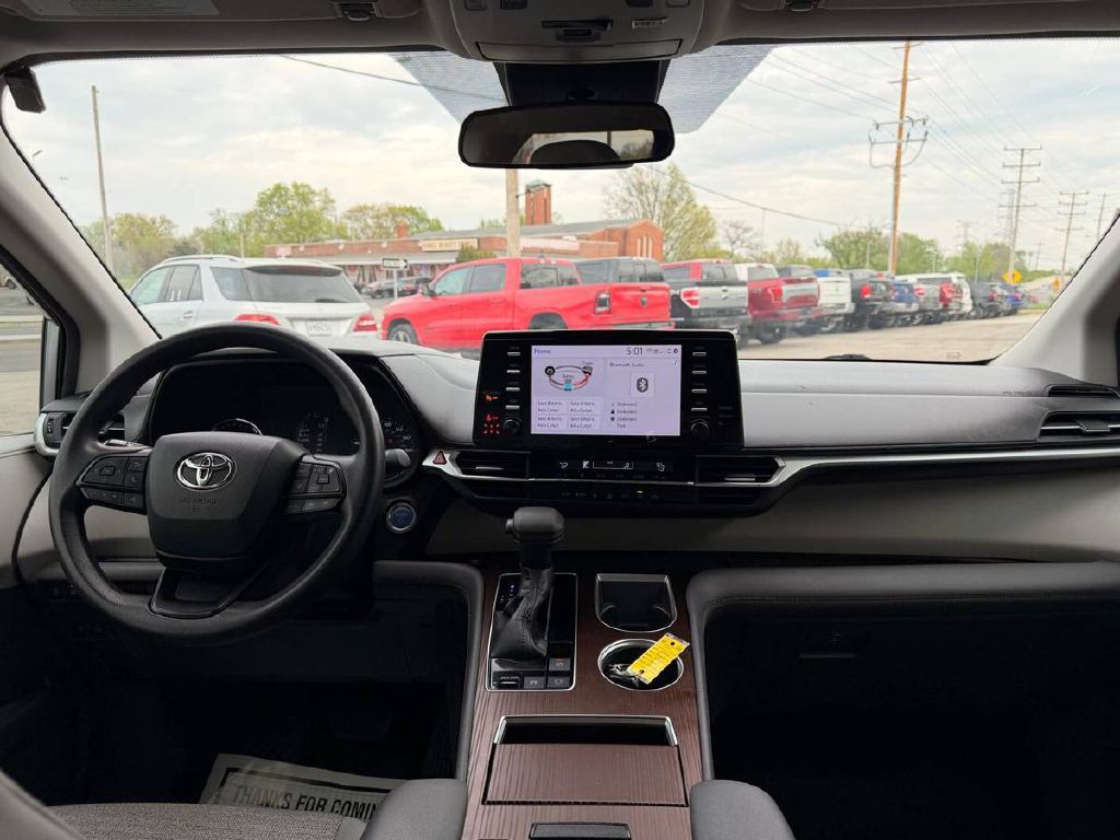 2022 Toyota Sienna Image 16