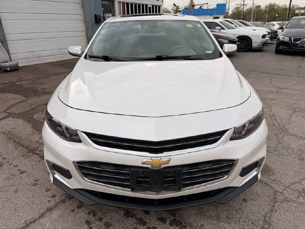 2016 Chevrolet Malibu Image 2