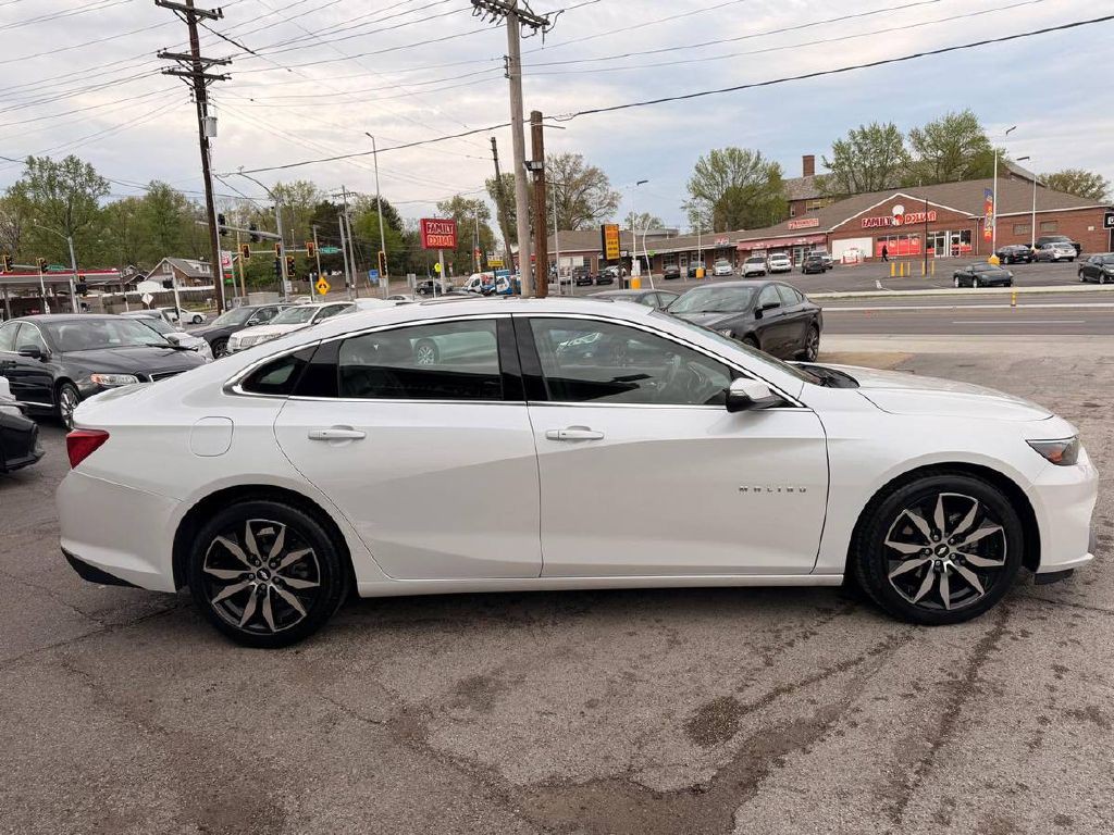 2016 Chevrolet Malibu Image 4