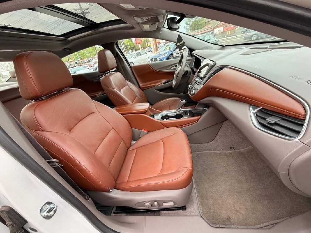 2016 Chevrolet Malibu Image 8