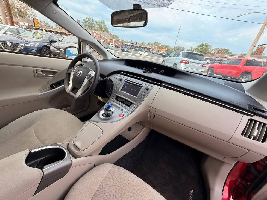 2012 Toyota Prius Image 12