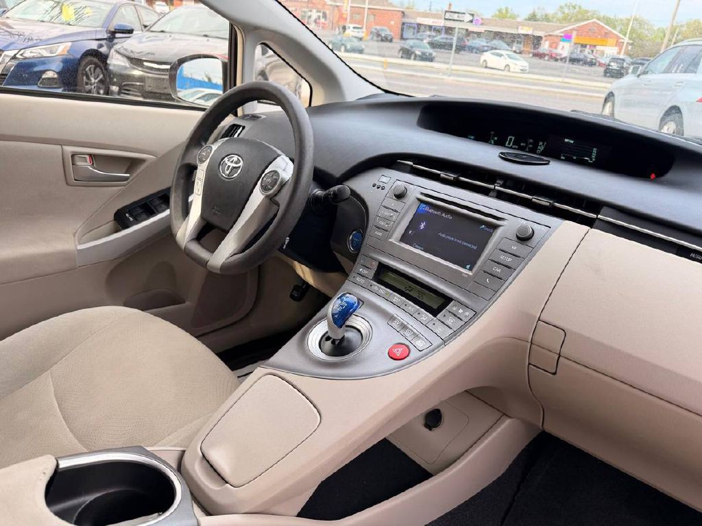 2012 Toyota Prius Image 13