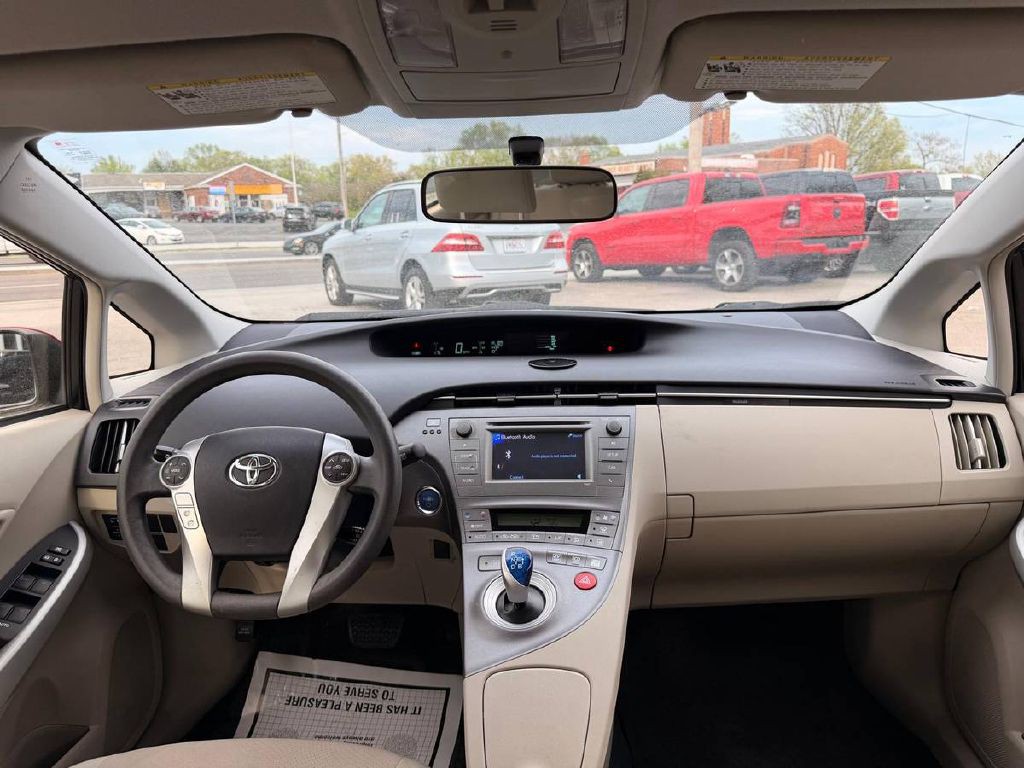 2012 Toyota Prius Image 16