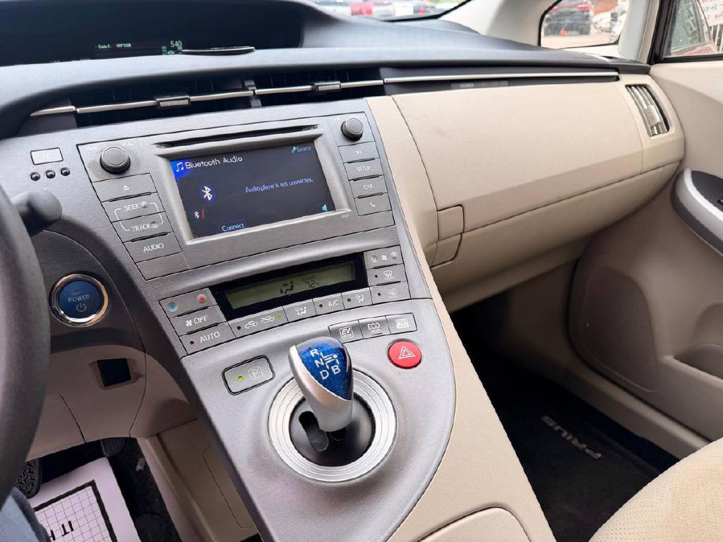 2012 Toyota Prius Image 17