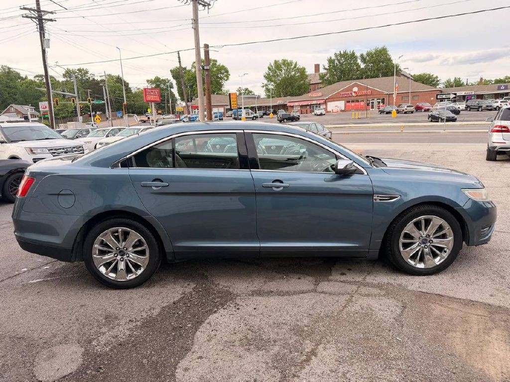 2010 Ford Taurus Image 4