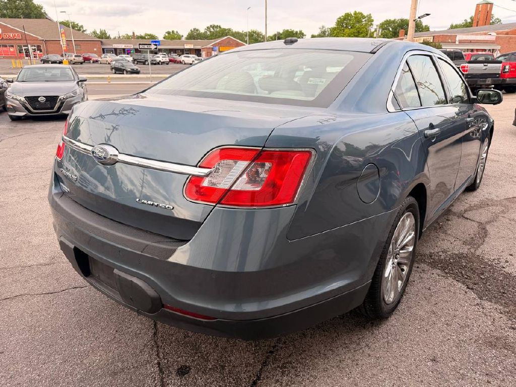 2010 Ford Taurus Image 6