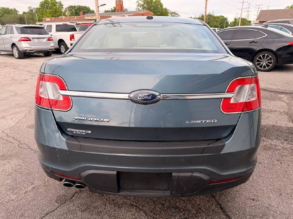 2010 Ford Taurus Image 7