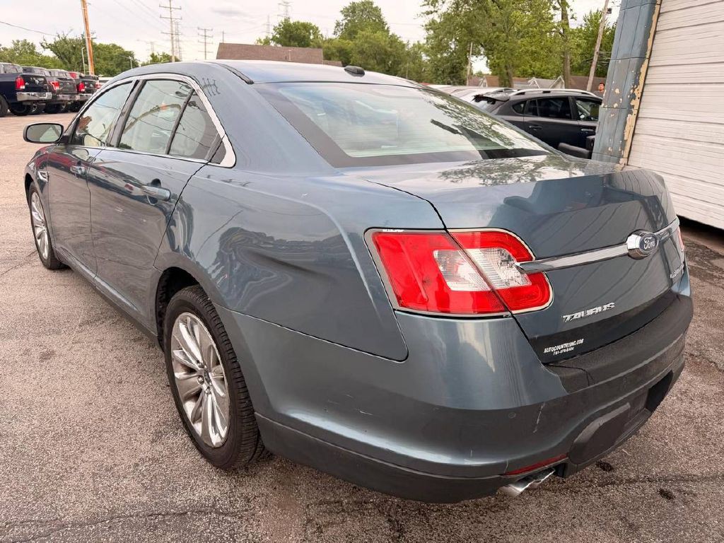 2010 Ford Taurus Image 8