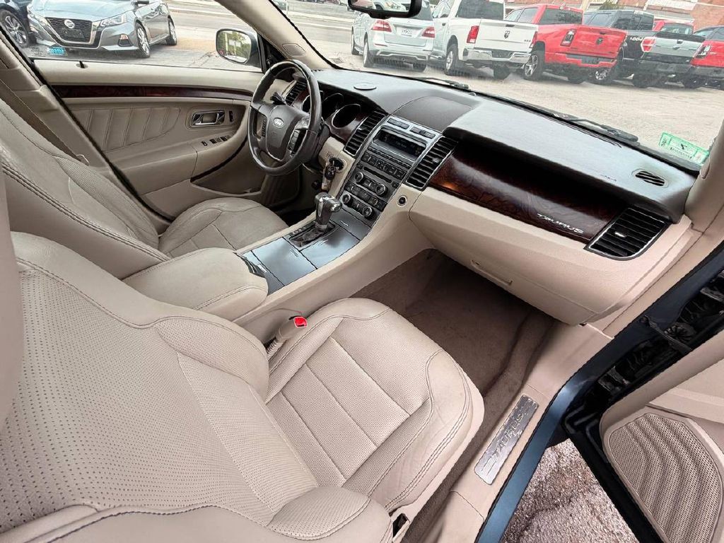 2010 Ford Taurus Image 12