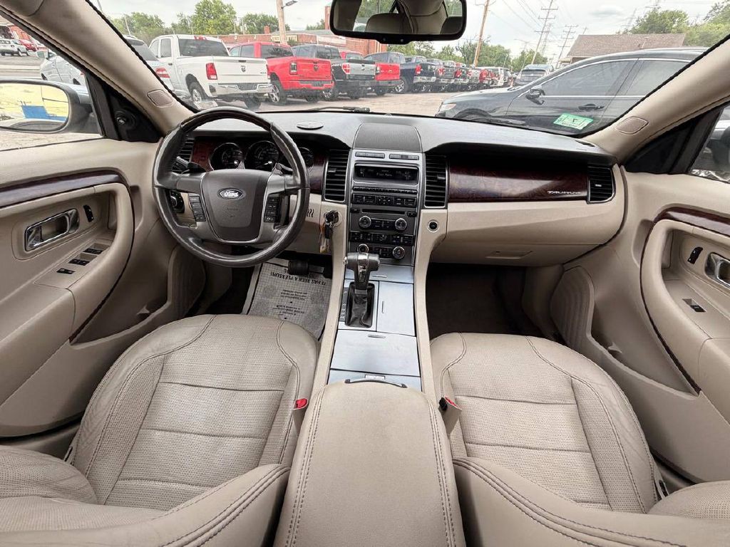 2010 Ford Taurus Image 15